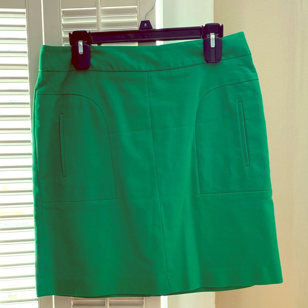 Cute green skirt with pockets!!